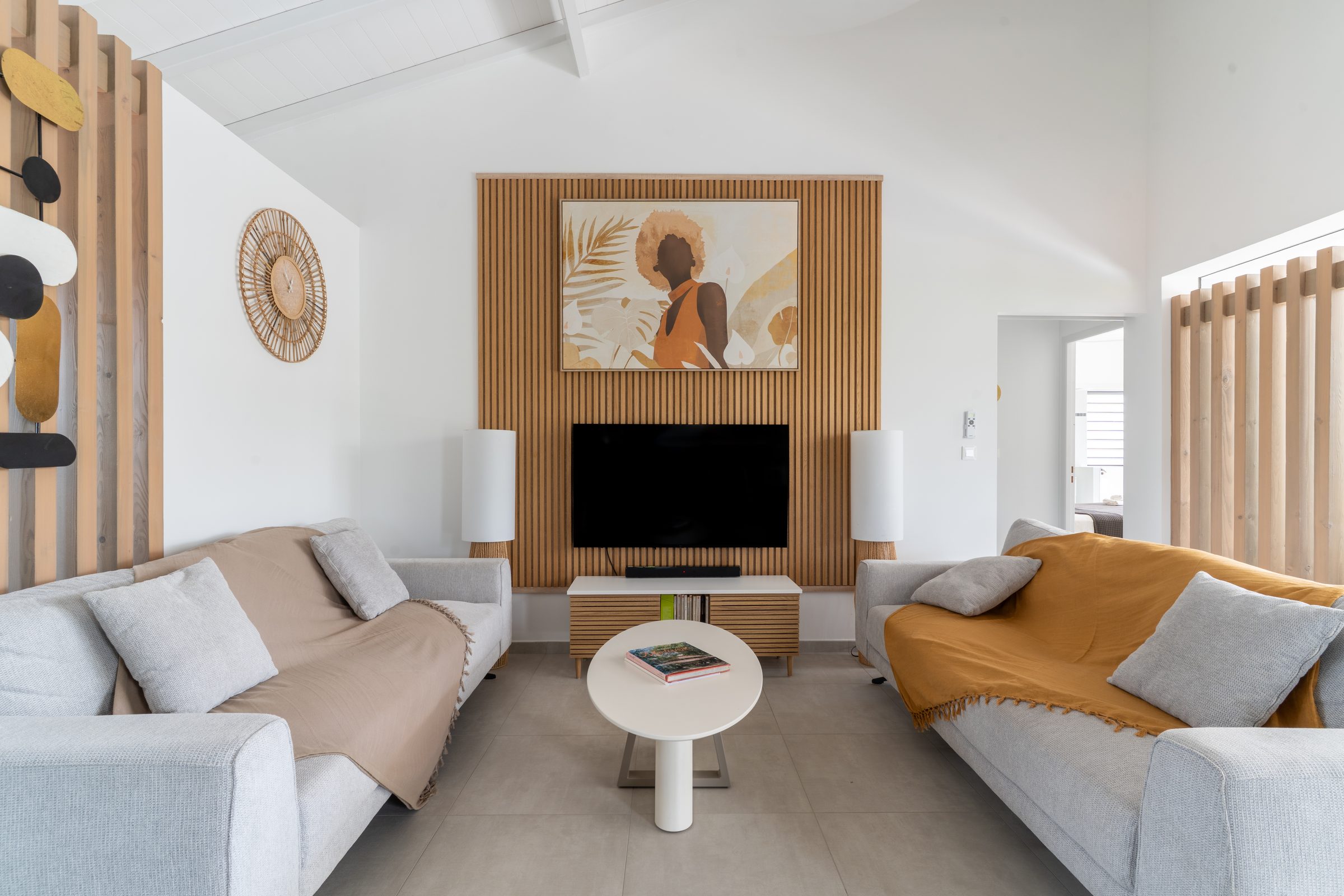 Salon lumineux d'une location saisonnière